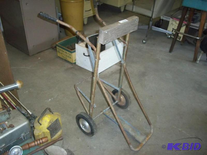 lot 341 image: Outboard motor stand with wheels