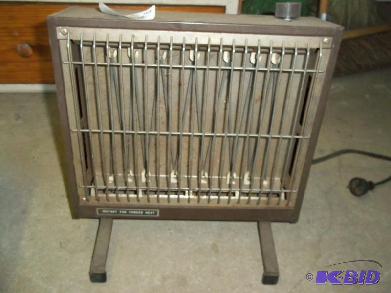 lot 364 image: Electric Space Heater