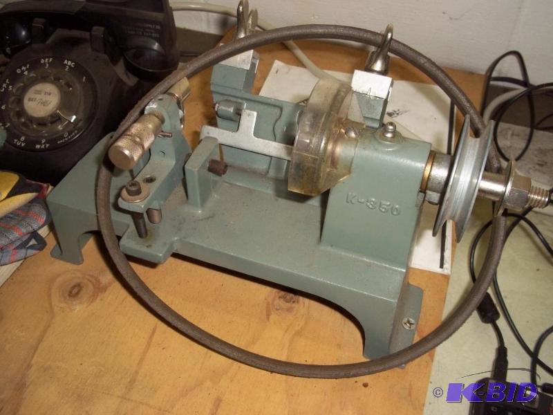 lot 366 image: Key Cutting Machine with manual
