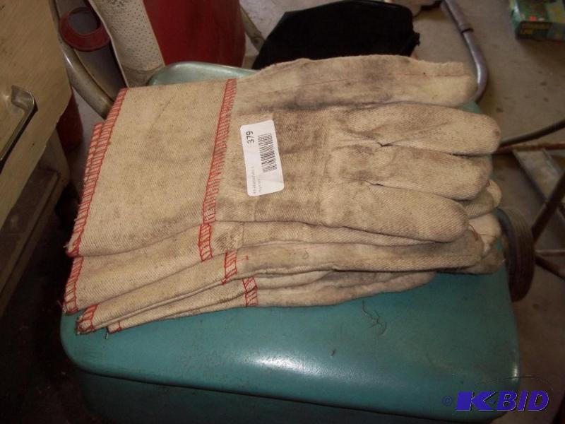 lot 379 image: 3 pr. Gloves