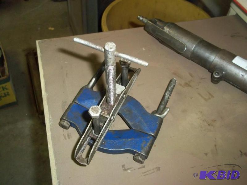 lot 386 image: Clamp Puller