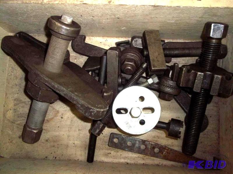 lot 387 image: Assorted pullers