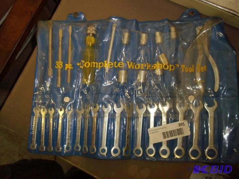 lot 391 image: 33 piece workshop tool set
