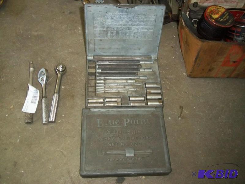lot 406 image: 2 Snap on Screw Extractors