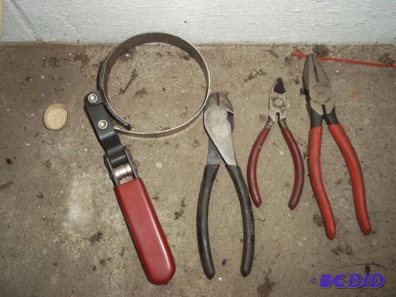 lot 408 image: Oil filter wrench with 3 pliers