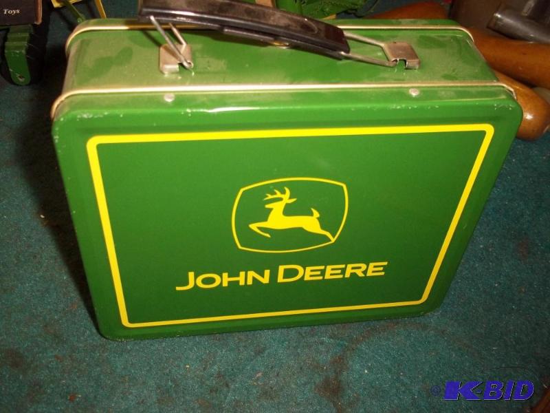 lot 411 image: John Deere Lunch Box