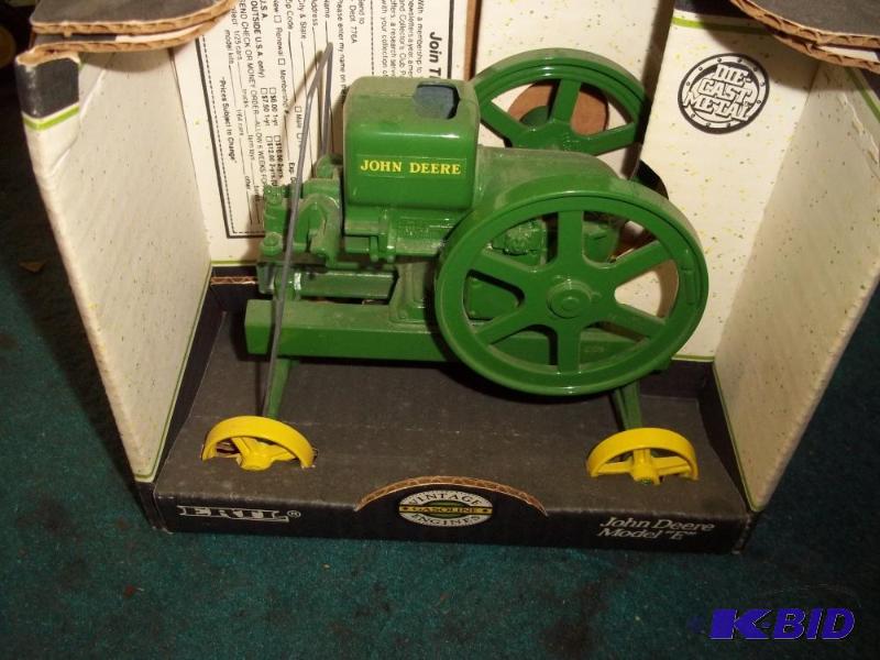 lot 413 image: John Deere Toy Ertel Gas Engine