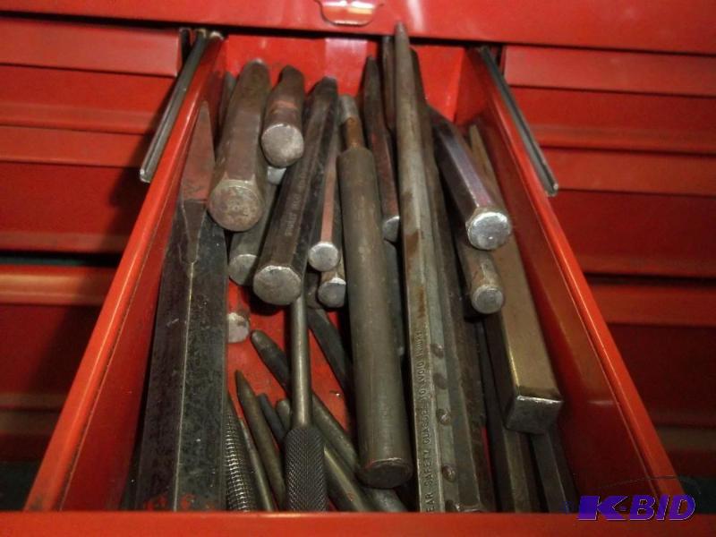 lot 422 image: Drawer of chisels and punches