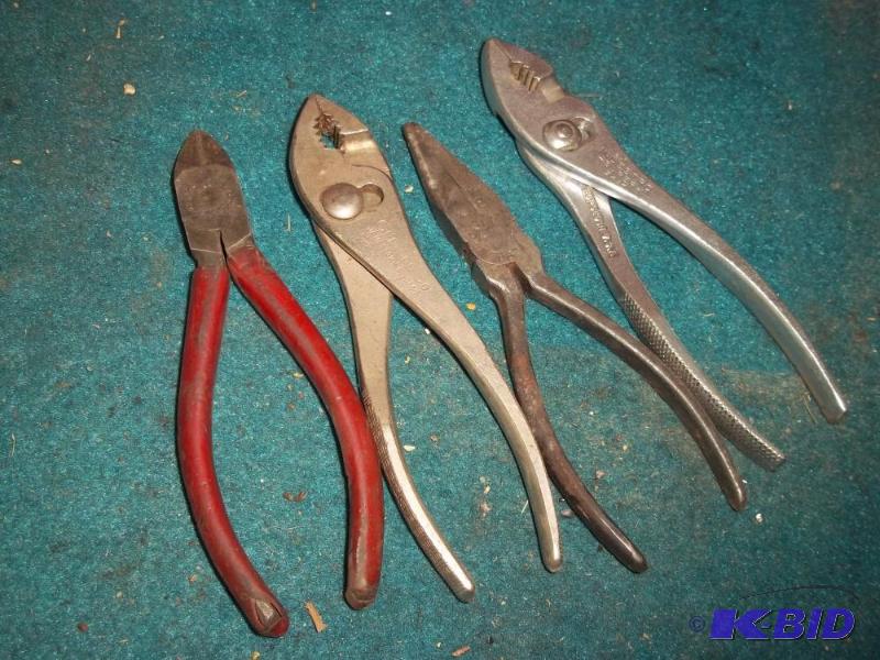 lot 424 image: 4 pliers