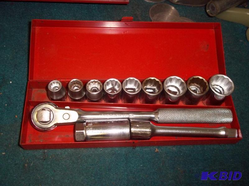 lot 426 image: Thorson 12  Socket set SAE