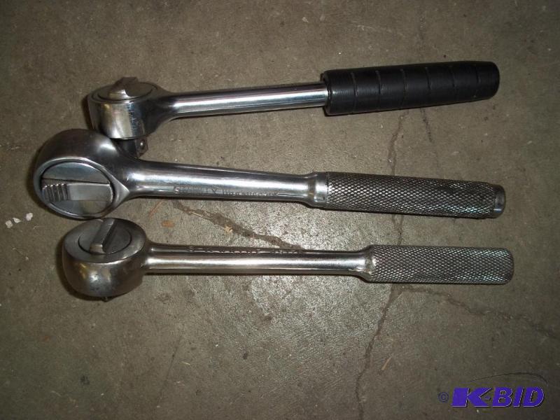 lot 438 image: 38 Drive socket ratchets