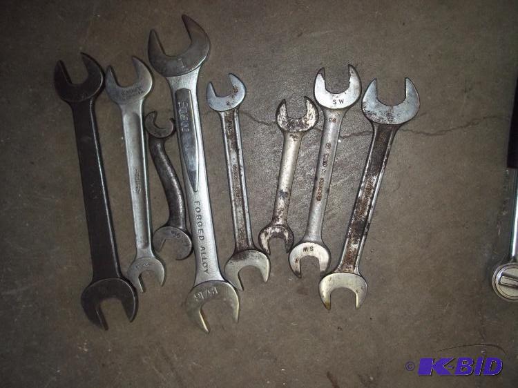lot 439 image: 8 wrenches