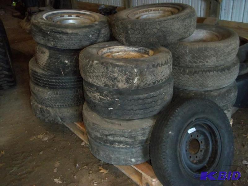 lot 45 image: Pallet of Tires and Wheels