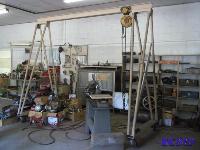 lot 453 image: 10 Rolling Hoist with 5 I beam