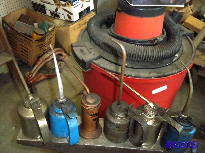 lot 455 image: 6 Oil Cans