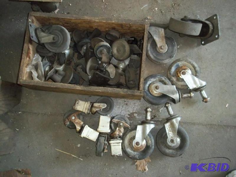 lot 457 image: Large box of miscellaneous castor wheels