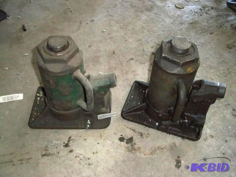 lot 469 image: Pair of Large bottle jacks