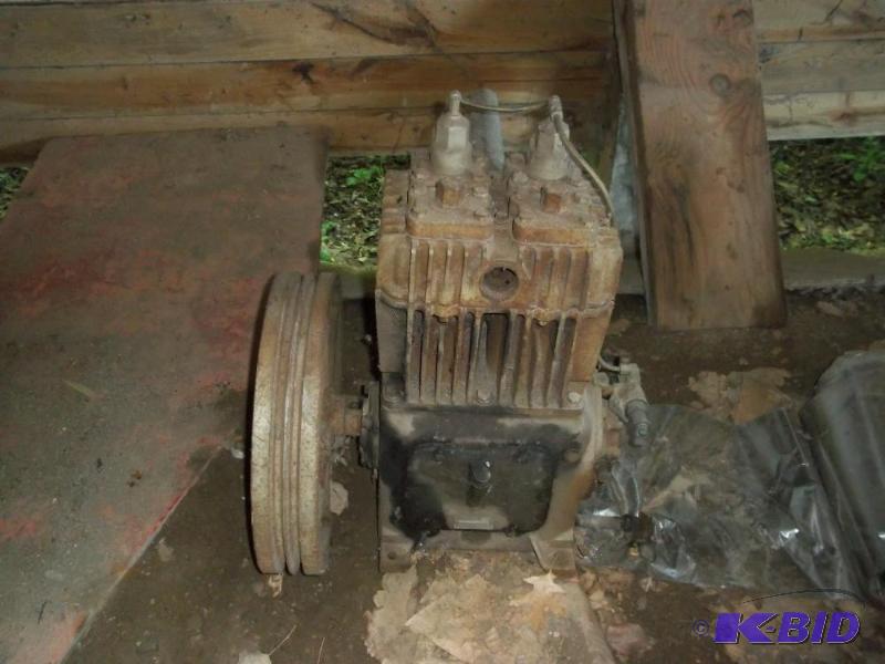 lot 47 image: Large Air Compressor Pump  Has Compression