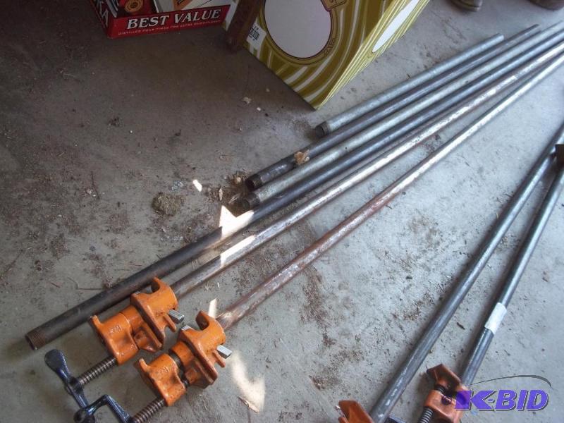 lot 480 image: 2 - 4 Bar Clamps and 4 pipes