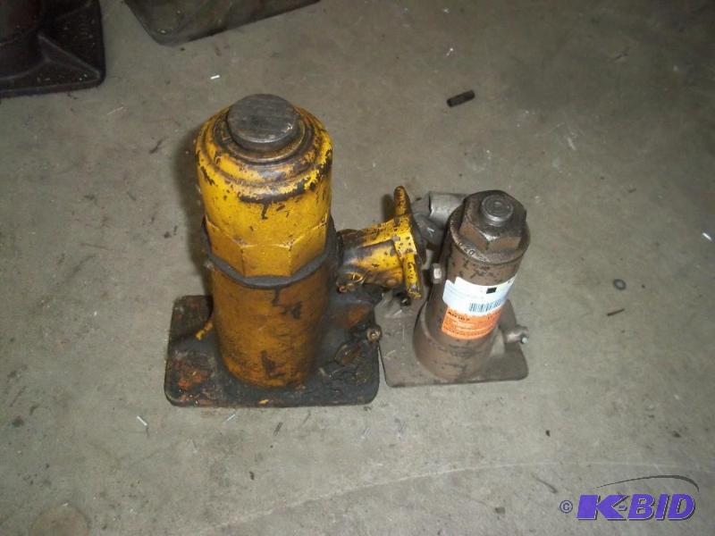 lot 488 image: 2 Bottle Jacks