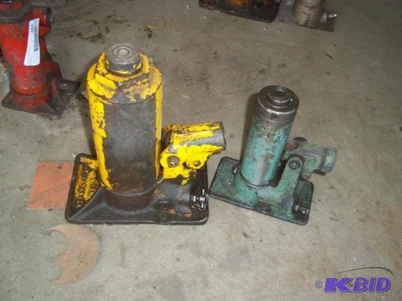 lot 489 image: 2 Bottle Jacks