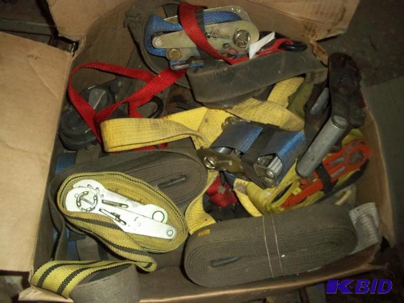 lot 49 image: Large Box of Rachet Straps