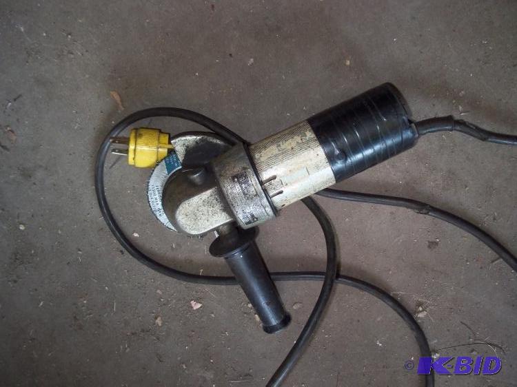 lot 492 image: 4 Angle Grinder