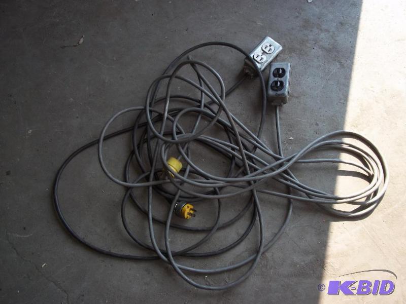 lot 500 image: 2 Extension cords