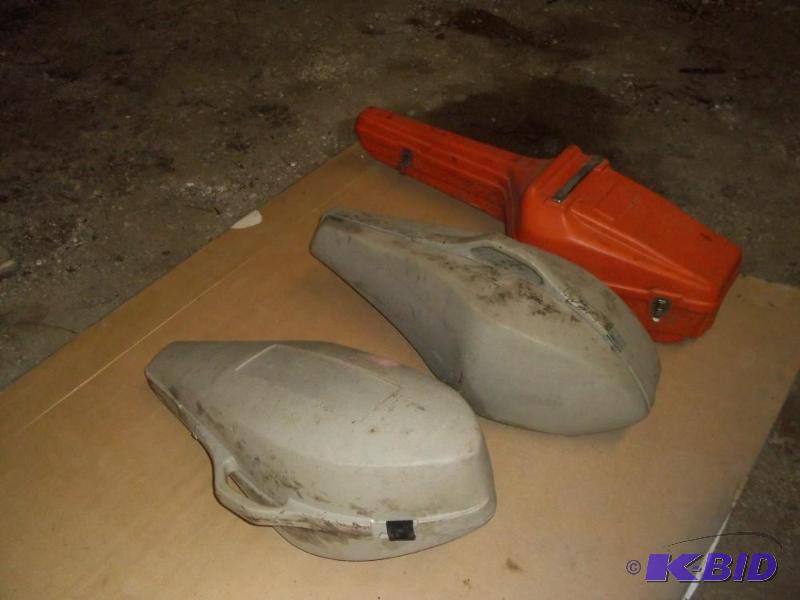 lot 59 image: 3 Chain saw Cases
