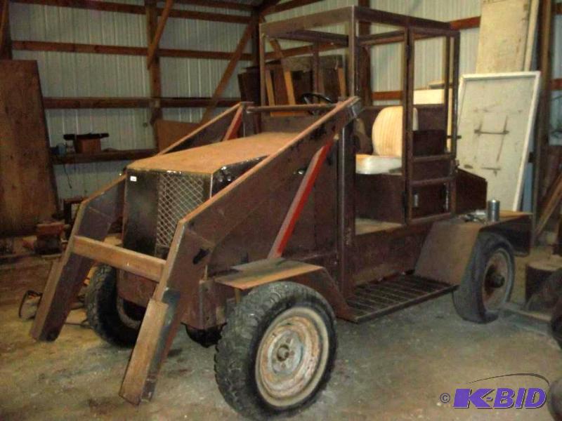lot 69 image: Homemade 4 Wheel Drive Loader Project  4 cyl scaf motor  with Hyd rear steering and 67 in wide bucke