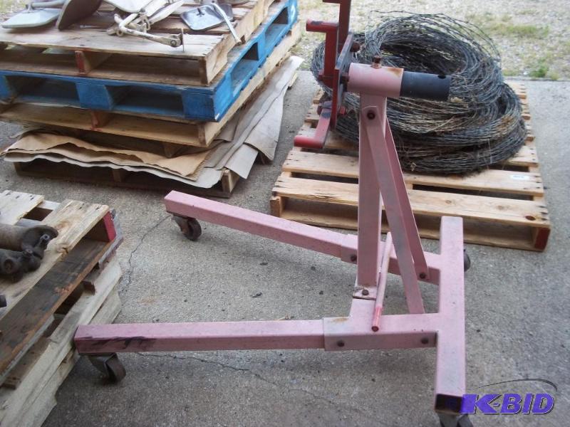 lot 7 image: Engine Stand