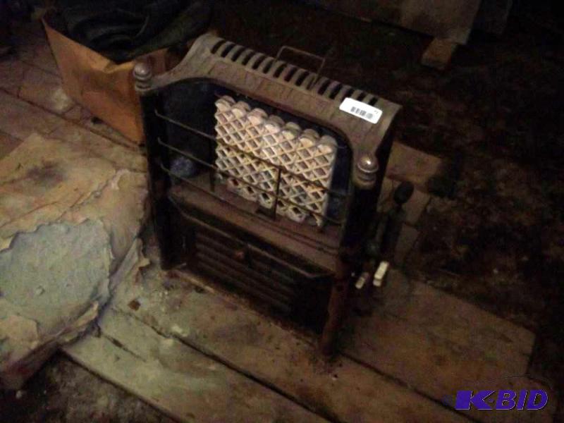 lot 72 image: Antique American Gas Heater