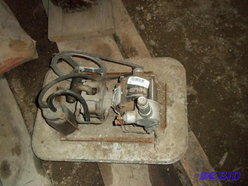 lot 75 image: Water Pump with GE Electric Motor