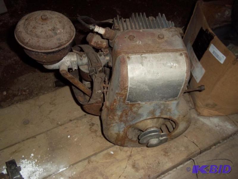 lot 77 image: Wisconsin Gas Motor