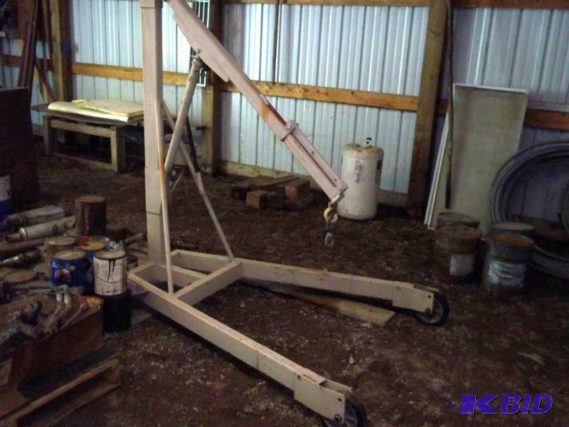 lot 83 image: Heavy Duty Hydraulic Engine Lift