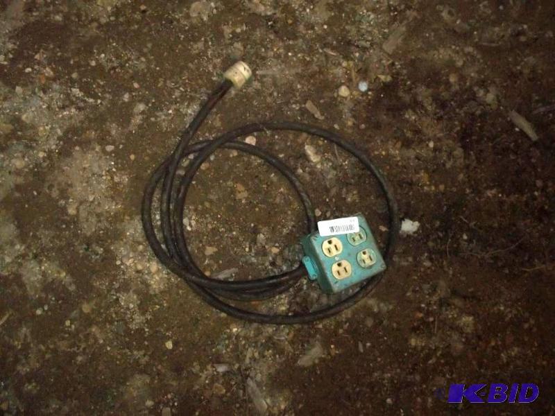 lot 84 image: 4 outlet Power Cord