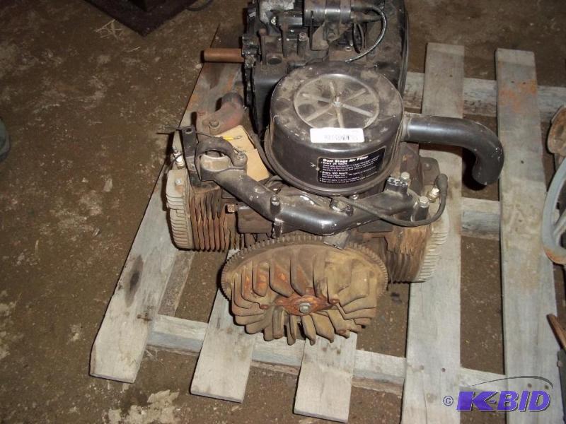 lot 89 image: Kohler 17 hp twin cylinder   no shroud