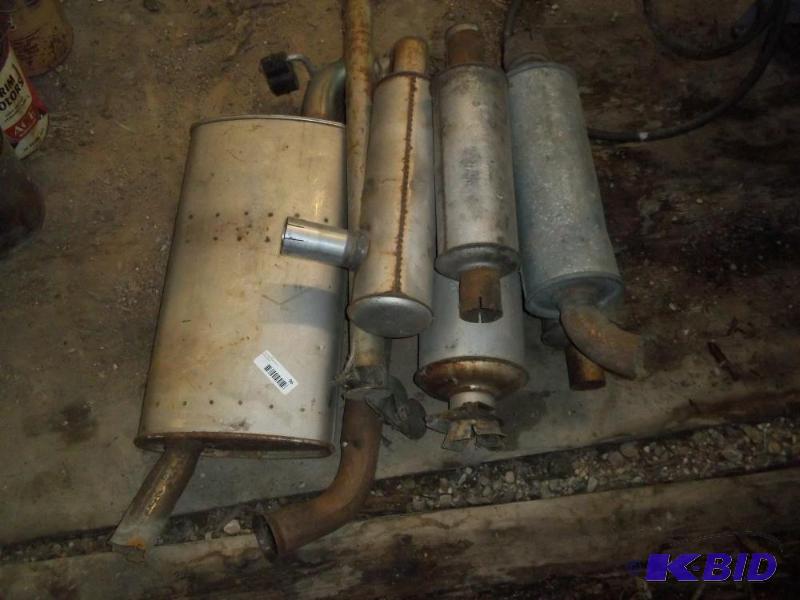 lot 96 image: Lot of Mufflers