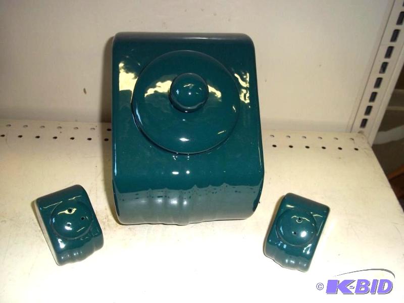 lot 100 image: New Cookie Jar with matching salt and pepper shakers