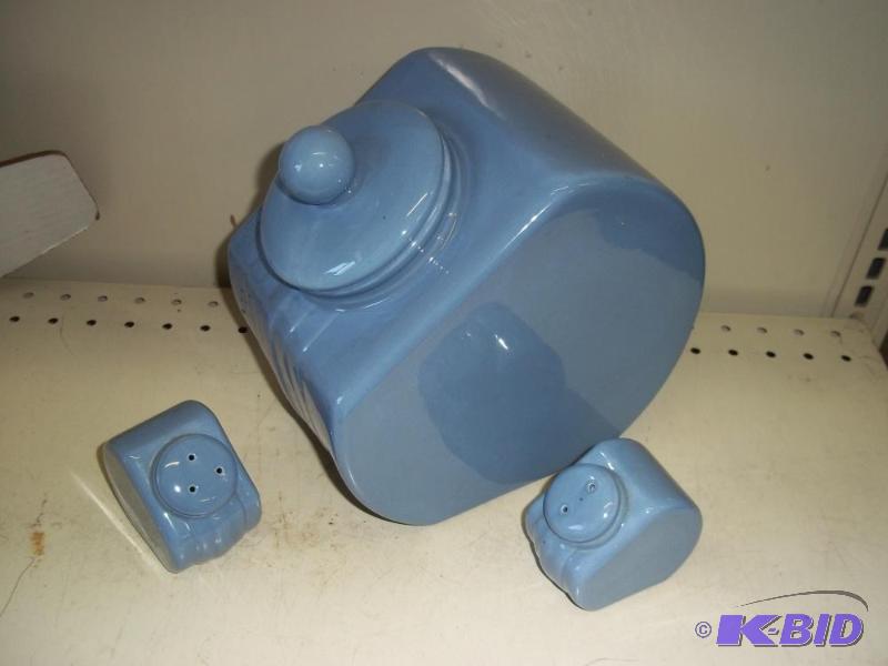 lot 109 image: New Cookie Jar with matching salt and pepper shakers