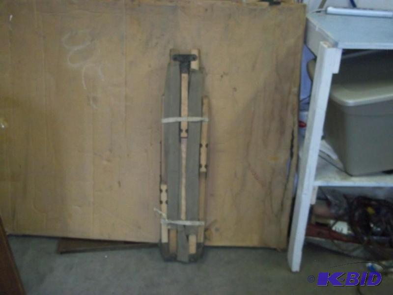 lot 11 image: Military Cot