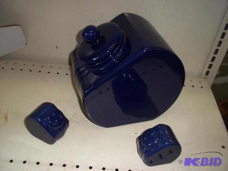lot 114 image: New Cookie Jar with matching salt and pepper shakers