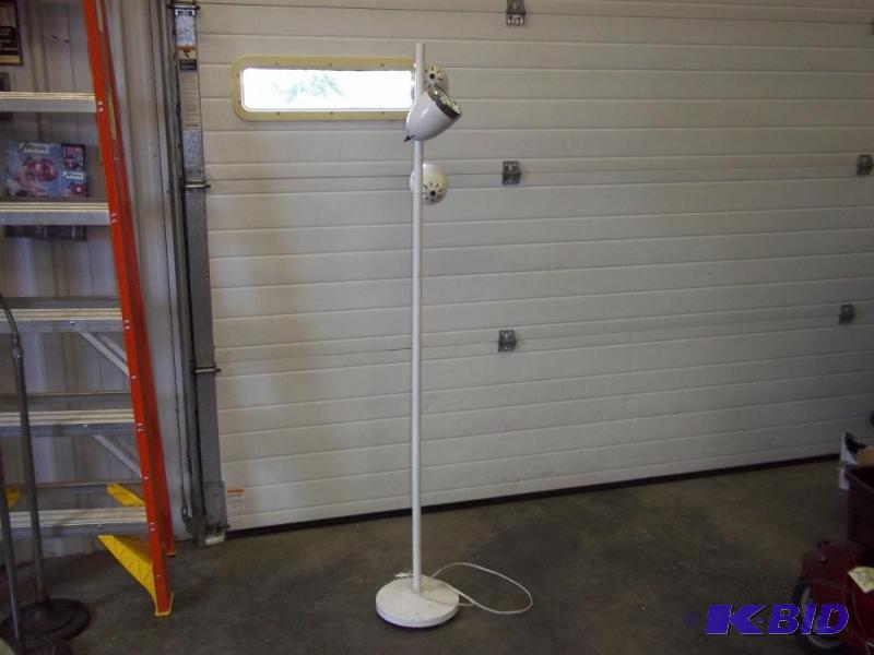 lot 122 image: Floor lamp