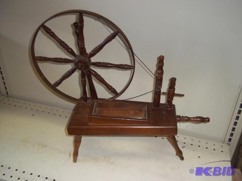 lot 123 image: Decor Spinning Wheel