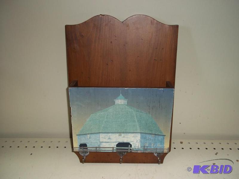 lot 124 image: Mail  Key holder