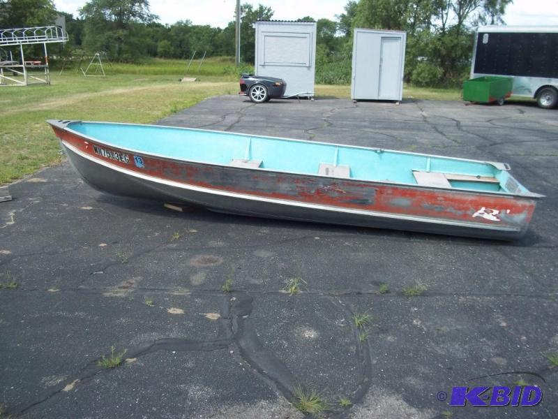 lot 13 image: Lund Boat 14