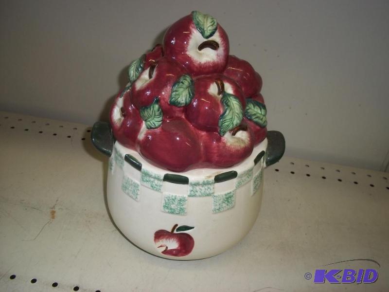 lot 132 image: Cookie Jar with Lid