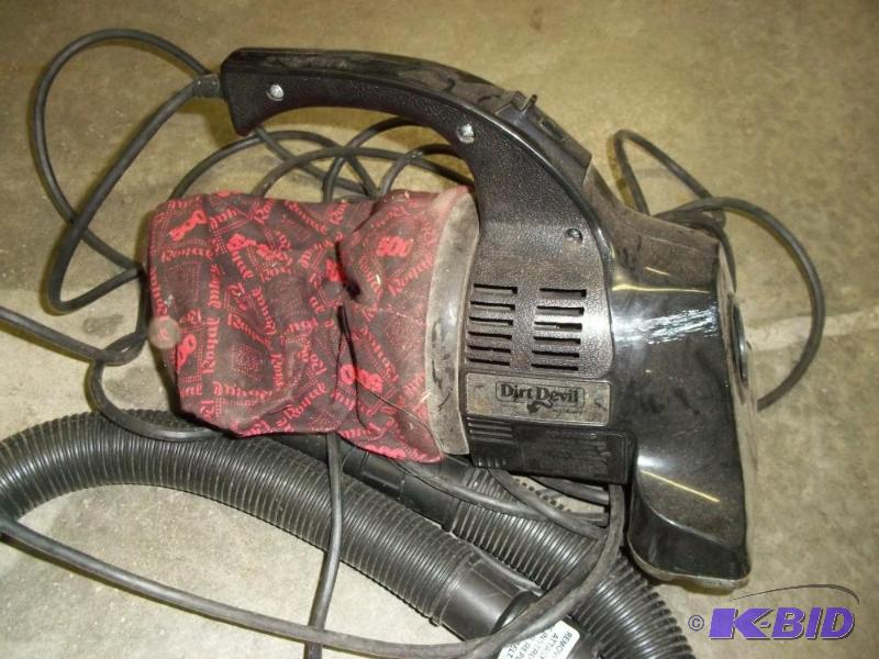 lot 135 image: Hand Vac