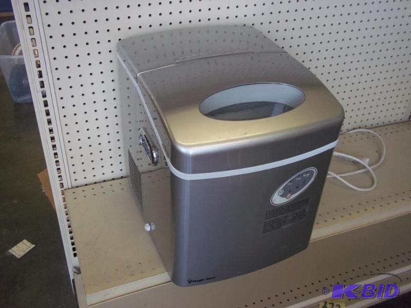 lot 144 image: Magic Chef Cooker