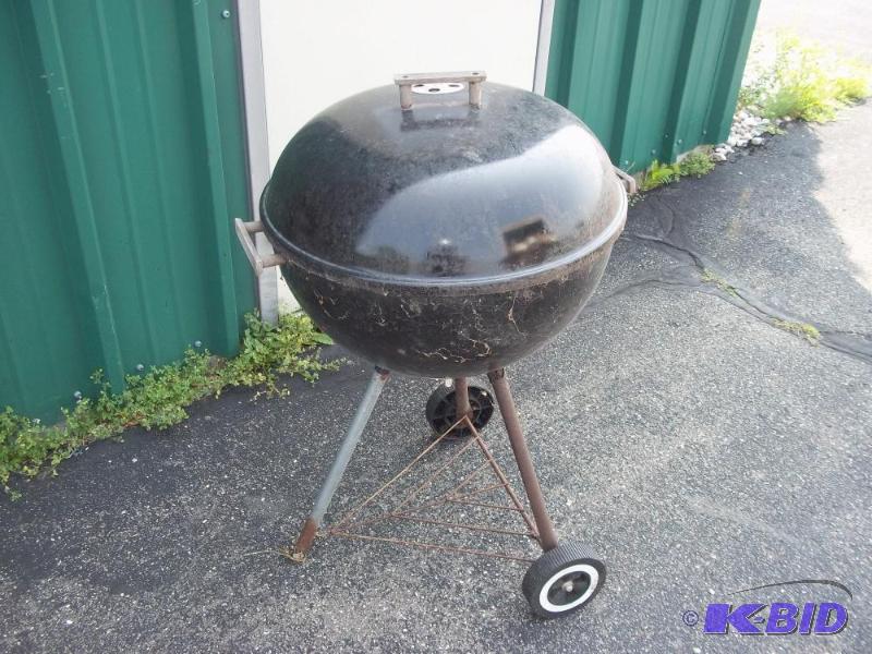lot 150 image: Charcoal Grill